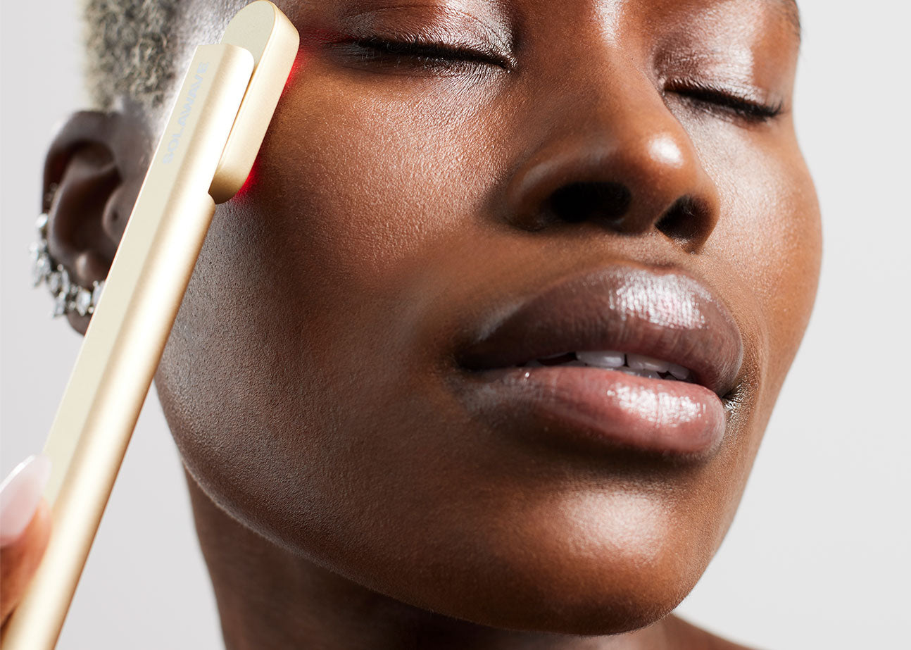 RadiantWand™ – 4-in-1 glow-boosting skincare renewal